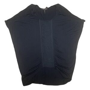 🖤✔️NWT-BCBG MaxAzria-black top with design down the center✔️🖤